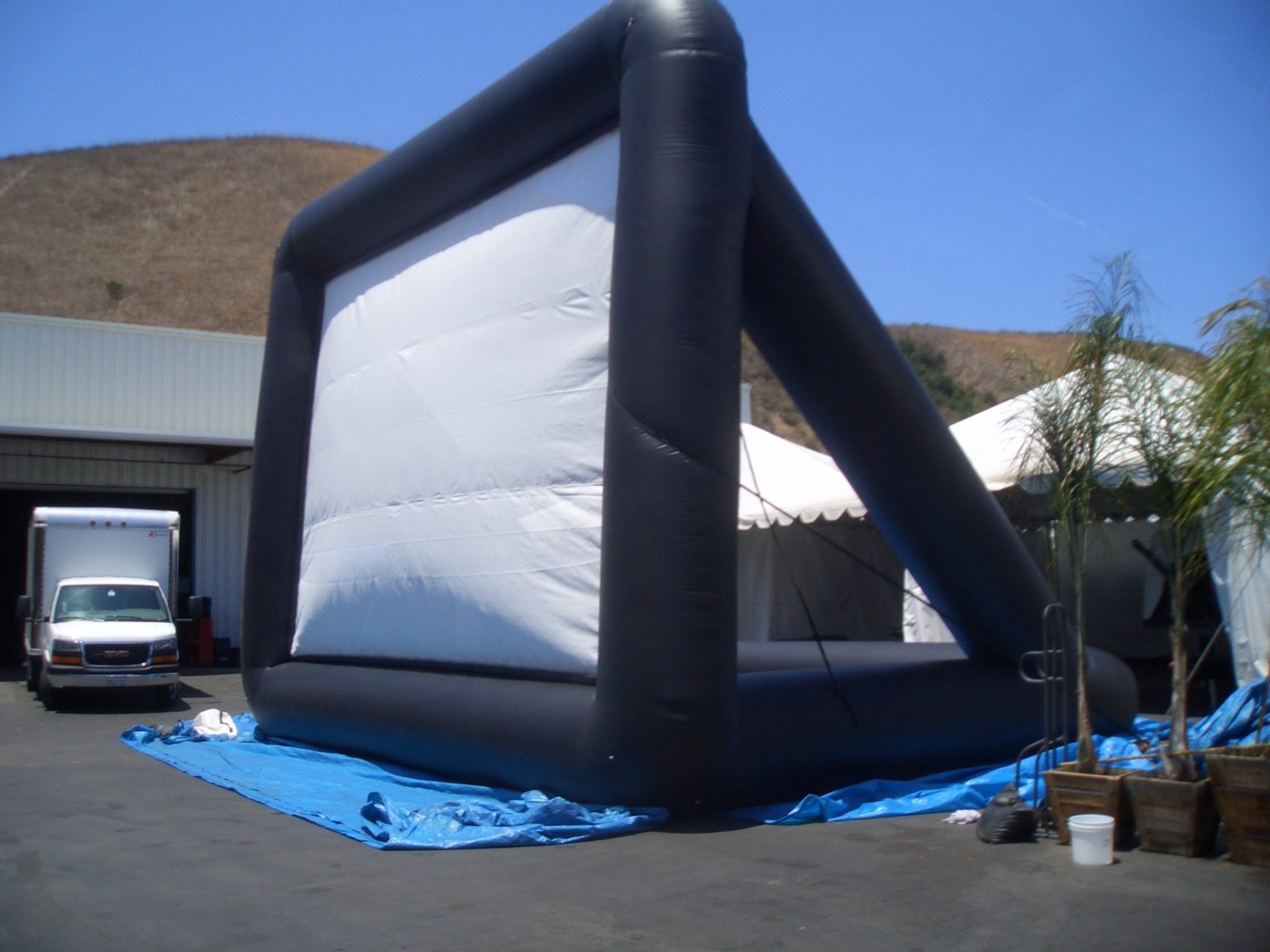 rent inflatable screen and projector